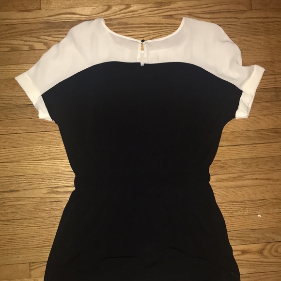 Black and white polyester and spandex dress. Size medium.With pockets.Above knee - Picture 4 of 5